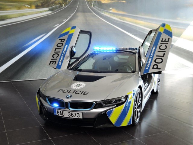 Cảnh sát Séc dùng siêu xe hybrid BMW i8 ảnh 2 Cảnh sát Séc dùng siêu xe hybrid BMW i8 ảnh 2