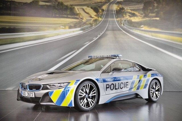 Cảnh sát Séc dùng siêu xe hybrid BMW i8 ảnh 1 Cảnh sát Séc dùng siêu xe hybrid BMW i8 ảnh 1