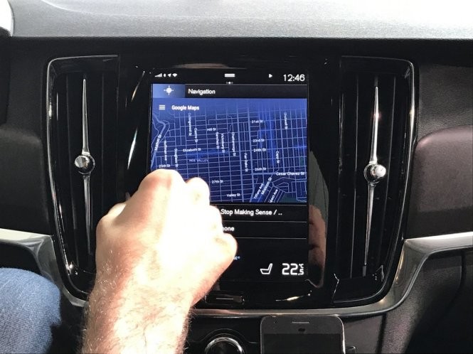Ứng dụng Google Máp cũng được tích hợp sẵn, có vẻ giống với phiên bản Google Maps trên điện thoại - Ảnh: Steve Kovach/Business Insider Ứng dụng Google Máp cũng được tích hợp sẵn, có vẻ giống với phiên bản Google Maps trên điện thoại - Ảnh: Steve Kovach/Business Insider