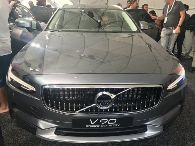 Chiếc Volvo V90 là một trong những mẫu xe hơi đầu tiên được tích hợp Android trực tiếp - Ảnh: Steve Kovach/Business Insider