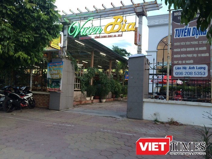 Khuôn viên sân bay Bạch Mai, đường Trường Chinh xuất hiện "Vườn bia".