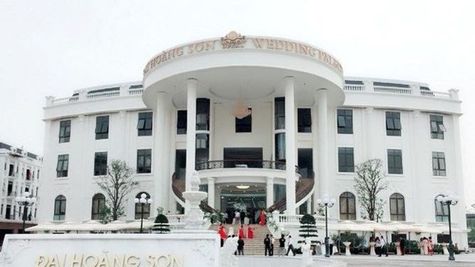 Khu Trung tâm tiệc cưới của Công ty Đại Hoàng Sơn nằm trong phần đất Nhà khách tỉnh Bắc Giang cũ. Ảnh: Tiền Phong
