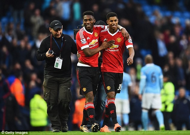 Rashford tỏa sáng, MU đánh bại Man City