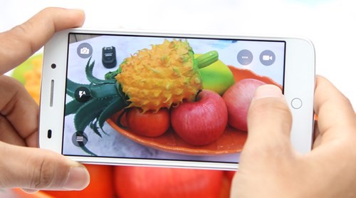 Sở hữu bộ đôi camera trước và sau mạnh mẽ,Obi S507 sẽ mang đến cho bạn những khung hình rõ nét và sống động. Sở hữu bộ đôi camera trước và sau mạnh mẽ,Obi S507 sẽ mang đến cho bạn những khung hình rõ nét và sống động.