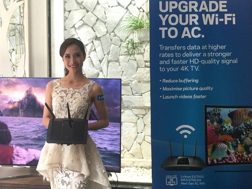 Bộ định tuyến không dây Linksys Max-Stream AC1900 MU-MIMO Gigabit Wi-Fi Router (EA7500). Bộ định tuyến không dây Linksys Max-Stream AC1900 MU-MIMO Gigabit Wi-Fi Router (EA7500).