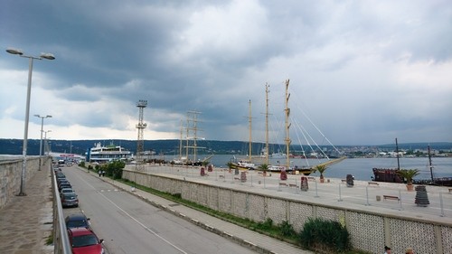 Sony Xperia X mặc định chụp ảnh ở tỷ lệ 16:9 thay vì 4:3. Sony Xperia X mặc định chụp ảnh ở tỷ lệ 16:9 thay vì 4:3.