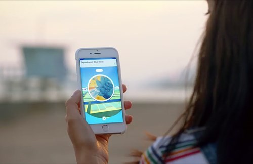Giới nữ cũng khó thoát khỏi sự "cám dỗ" của Pokémon GO.