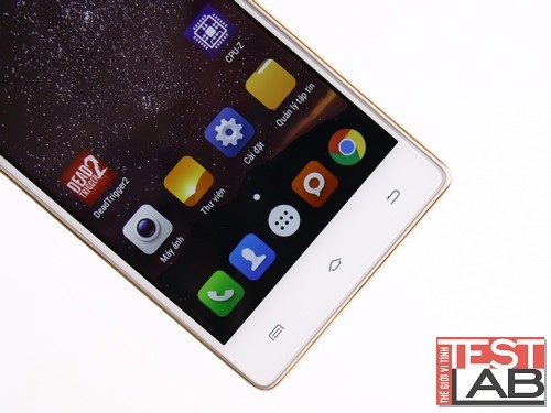 Kiểu bố trí dãy phím cảm ứng đặc trưng của nền tảng Android giúp giao diện màn hình cảm ứng rộng rãi hơn chút đỉnh.