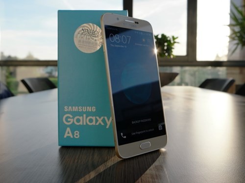 Samsung Galaxy A8 hiện có giá bán ở mức 8,99 triệu đồng. Samsung Galaxy A8 hiện có giá bán ở mức 8,99 triệu đồng.