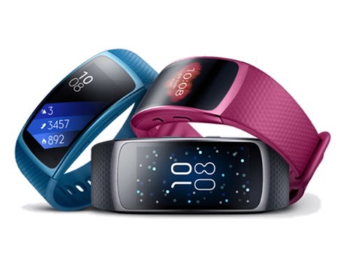 Gear Fit2 được bán tại Việt Nam có 2 lựa chọn màu sắc là đen và hồng.