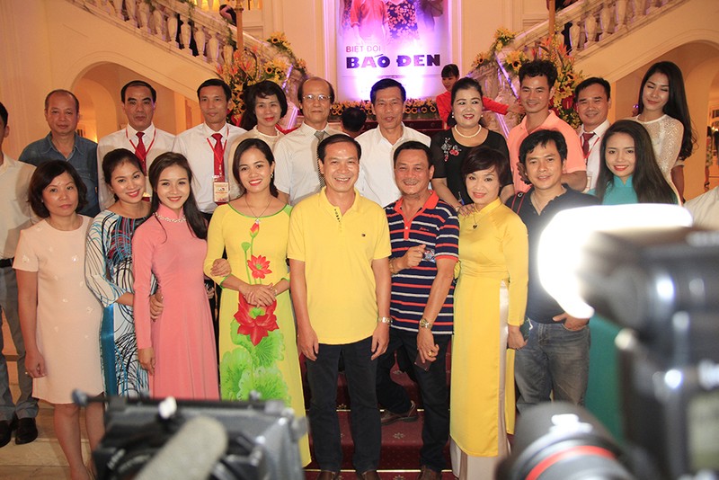 Video: “Biệt đội Báo Đen” khốc liệt và lãng mạn trên sân khấu Nhà hát Lớn ảnh 1 Video: “Biệt đội Báo Đen” khốc liệt và lãng mạn trên sân khấu Nhà hát Lớn ảnh 1