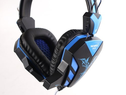 Soundmax AH-313 cũng có kiểu dáng tai nghe dạng chụp đầu over-ear.