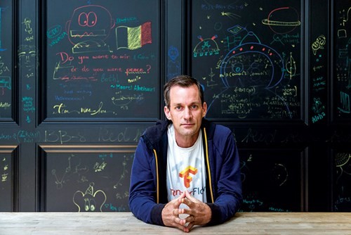 Jeff Dean, nhà khoa học máy tính nổi bật, người tạo các công cụ ML và trưởng mảng ML của Google. Jeff Dean, nhà khoa học máy tính nổi bật, người tạo các công cụ ML và trưởng mảng ML của Google.