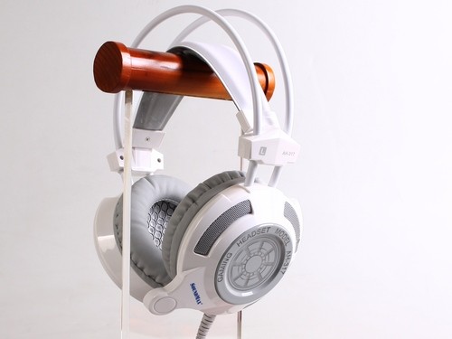 Soundmax AH-317 có giá bán chưa đầy 450.000 đồng. Soundmax AH-317 có giá bán chưa đầy 450.000 đồng.