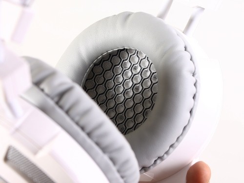 Soundmax AH-317 trang bị driver đường kính đến 50mm. Soundmax AH-317 trang bị driver đường kính đến 50mm.