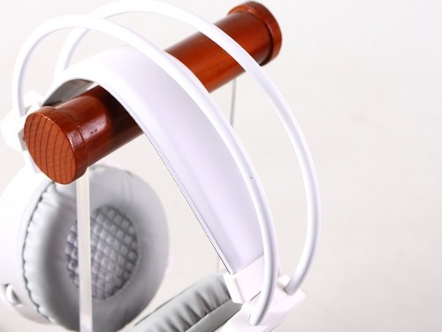 Vòm chụp chính của Soundmax AH-317 có độ mềm dẻo cao nên vừa vặn cả cho cỡ đầu lớn. Vòm chụp chính của Soundmax AH-317 có độ mềm dẻo cao nên vừa vặn cả cho cỡ đầu lớn.