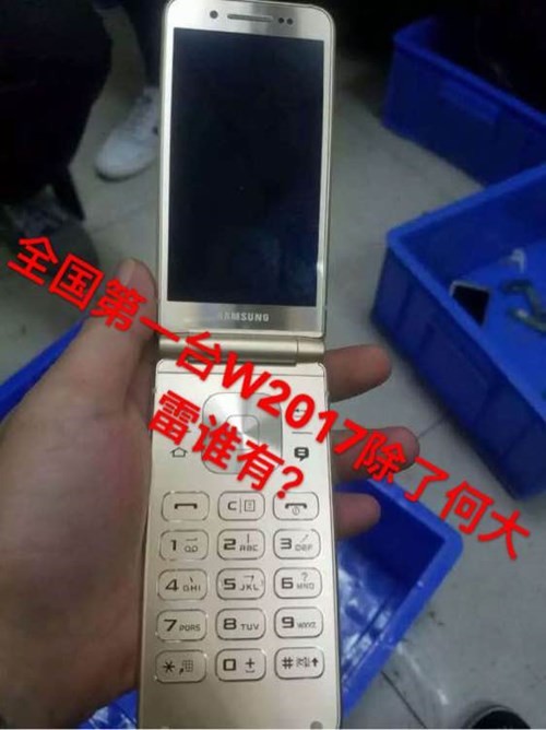 Smartphone nắp gập cao cấp của Samsung sắp ra mắt