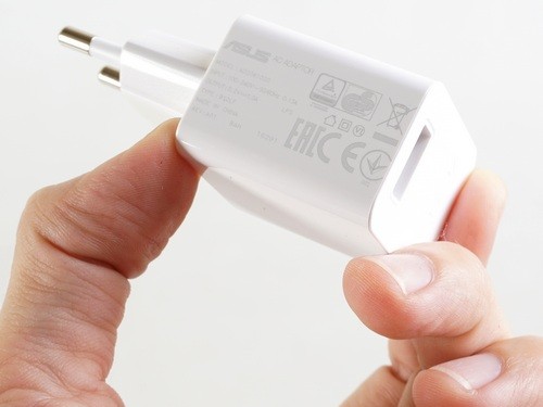 Adaptor có mức điện áp đầu ra 5V (1A).