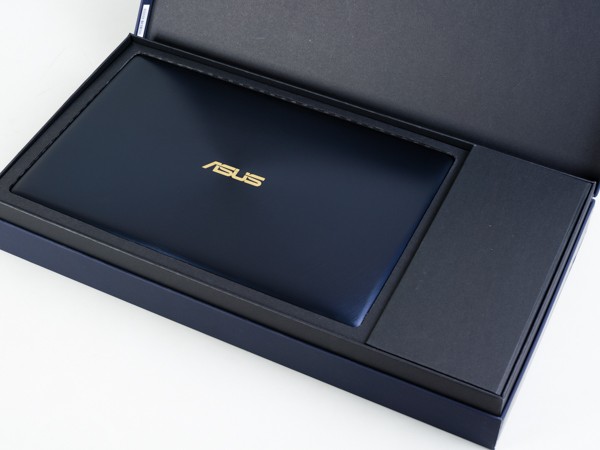 Máy được đóng gói cẩn thận.