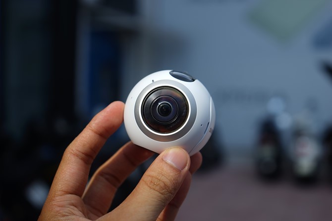 Trên tay Samsung camera Gear 360 giá 7 triệu đồng