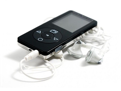 Những chiếc máy nghe nhạc MP3 đã mở ra một kỷ nguyên nhạc số hoàn toàn mới. Những chiếc máy nghe nhạc MP3 đã mở ra một kỷ nguyên nhạc số hoàn toàn mới.