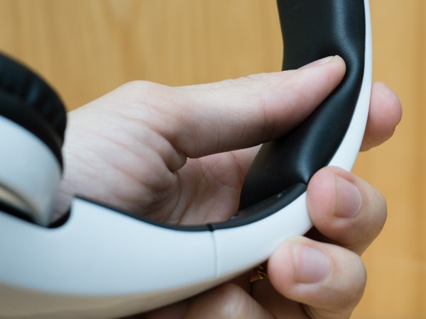 Đệm mút vòm chụp dày, êm hơn so với đệm mút củ tai.