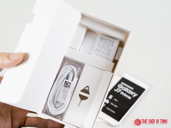 Trọn bộ phụ kiện và sản phẩm.