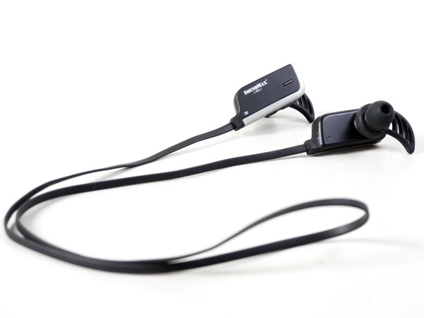 Soundmax F2 là mẫu tai nghe không dây sử dụng kết nối Bluetooth.