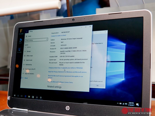 HPPavilion 15 - au636TX trang bị bộ xử lý Intel Core i7-7500U, đồ họa rời GeForce 940MX, màn hình 15,6 inch 1366x768 pixel, RAM 8GB, ổ cứng 1TB.