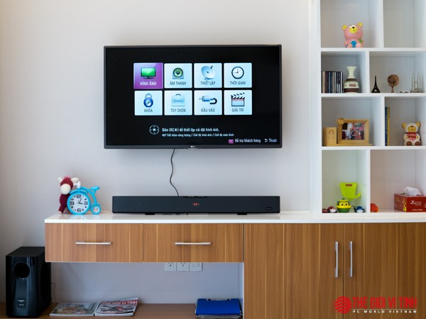 Soundmax Soundbar SB-217 vừa vặn cho cả nhưng mẫu TV khung hình trên 40 inch. Trọn bộ Soundmax Soundbar SB-217 có tổng công suất ở mức 95W. Soundmax Soundbar SB-217 vừa vặn cho cả nhưng mẫu TV khung hình trên 40 inch. Trọn bộ Soundmax Soundbar SB-217 có tổng công suất ở mức 95W.