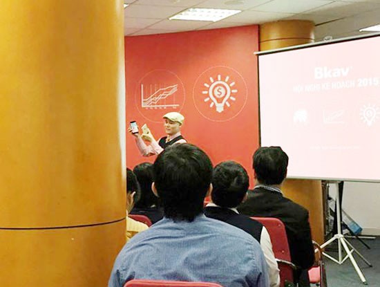 CEO Nguyễn Tử Quảng: "Bphone đẹp, cá tính hơn iPhone 6".