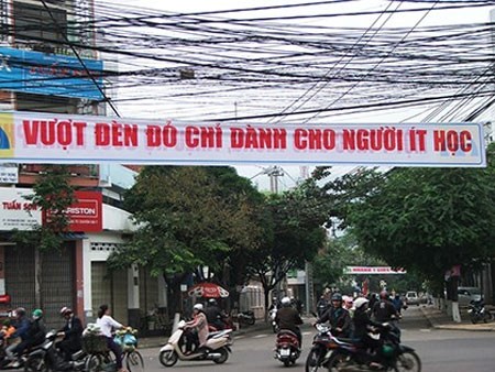 Một khẩu hiệu từng làm "dậy sóng" dư luận trong thời gian qua. Một khẩu hiệu từng làm "dậy sóng" dư luận trong thời gian qua.