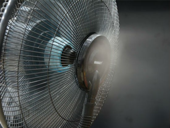 Quạt phun sương là một giải pháp thay thế điều hòa nhiệt độ đối với nhiều gia đình.