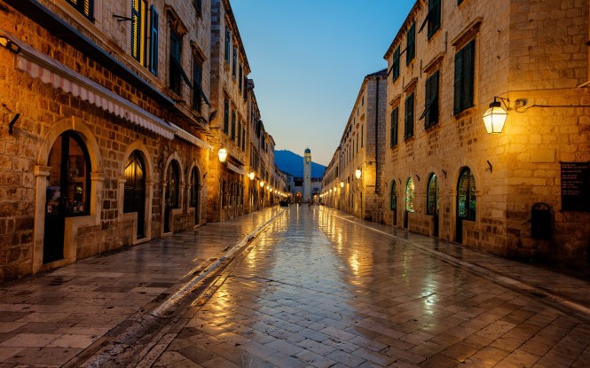 Một con phố vắng ở Dubrovnik mùa thấp điểm - Ảnh: gentside