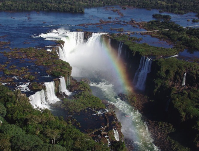 Thác Iguazú phía Argentina - Ảnh: globeimages