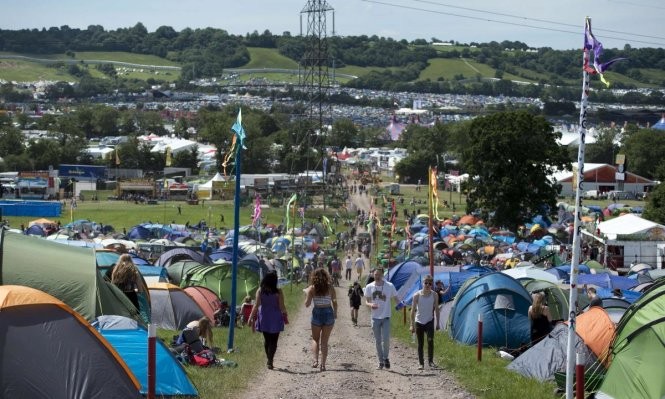 Không khí nhộn nhịp tại lễ hội âm nhạc Glastonbury 2015 - Ảnh: nyt