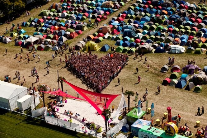 Lễ hội âm nhạc Solidays ở Paris, Pháp cũng không kém cạnh... - Ảnh: iscomigoo