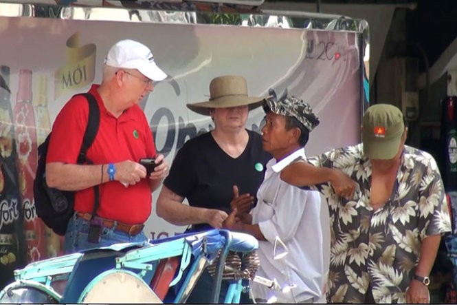 Xích lô “dù” trấn lột du khách.Ảnh: Đức Phú