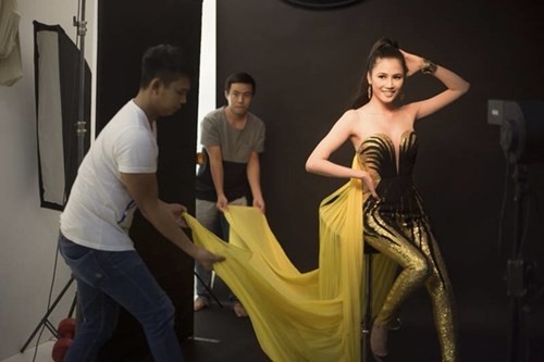 Tâm sự của các stylist: 'Nghề ngắm sao nude' có sung sướng gì - ảnh 3