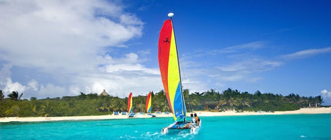 Hoạt động du lịch thuyền ngắm đại dương dành cho du khách - Ảnh: Virgin