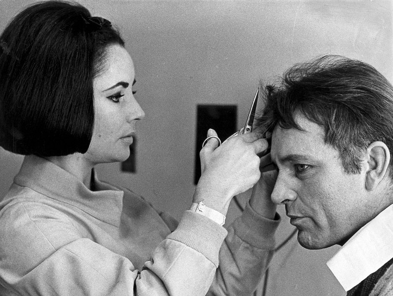 Tình sử của nữ diễn viên Elizabeth Taylor với tài tử Richard Burton từng làm rúng động Hollywood một thời