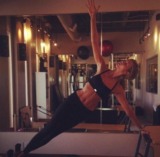 Nóng bỏng thiên thần nội y Victoria's Secret và bí quyết giữ dáng ít người biết tới ảnh 16 Nóng bỏng thiên thần nội y Victoria's Secret và bí quyết giữ dáng ít người biết tới ảnh 16