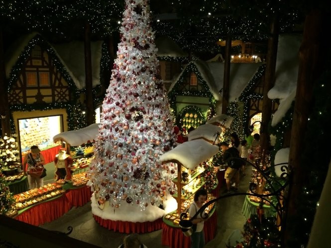 Bên trong cửa hàng Kathe Wolhfahrt - Ảnh: wp Bên trong cửa hàng Kathe Wolhfahrt - Ảnh: wp