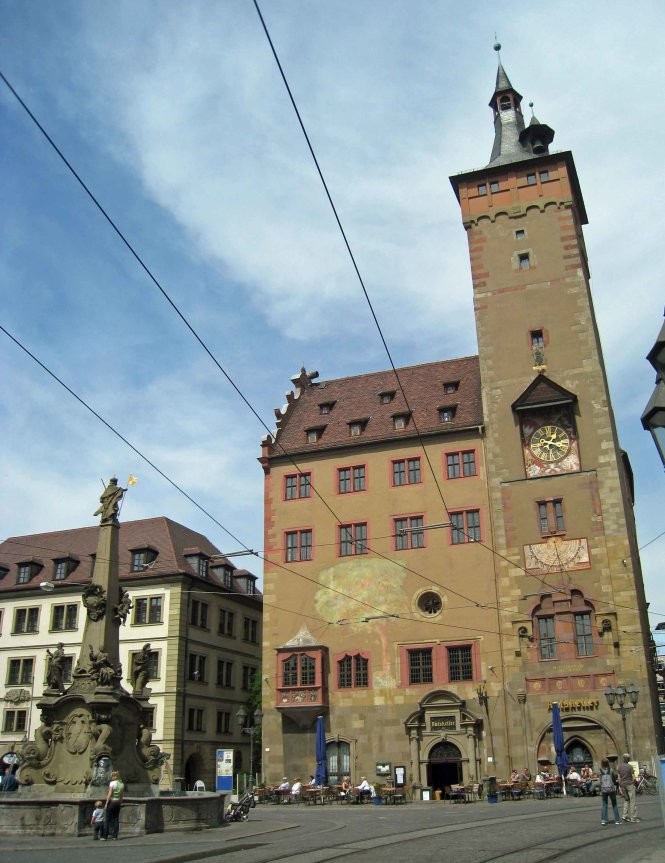 Tòa thị chính xây dựng từ thế kỷ 13 ởWurzburg - Ảnh: wordpress Tòa thị chính xây dựng từ thế kỷ 13 ởWurzburg - Ảnh: wordpress