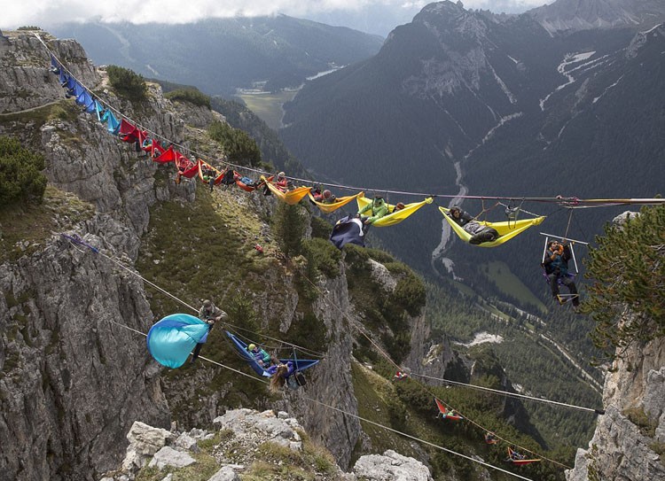 Chùm ảnh về những tín đồ ưa mạo hiểm khiến bạn toát mồ hôi hột ảnh 7