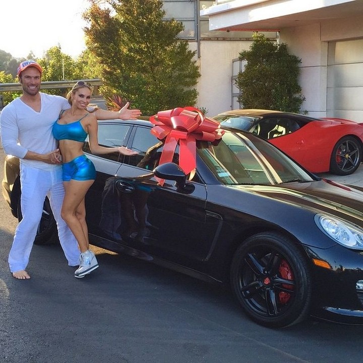 Cuộc sống trác táng của vợ chồng tỉ phú Mỹ với 10 hotgirl nóng bỏng ảnh 10