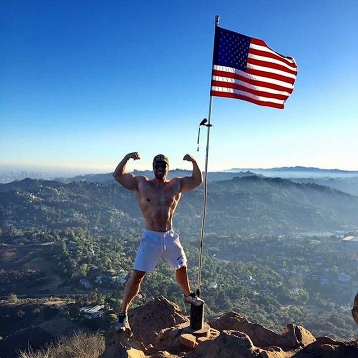 Cuộc sống trác táng của vợ chồng tỉ phú Mỹ với 10 hotgirl nóng bỏng ảnh 17