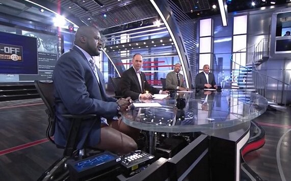 Cười ngất với 1001 tư thế ngủ khó đỡ của thú cưng ảnh 8