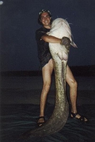 Quái dị những người.. không thích mặc quần ảnh 8