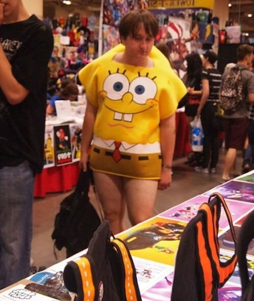 Quái dị những người.. không thích mặc quần ảnh 5